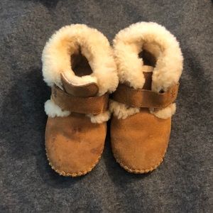 Kids fuzzy slippers